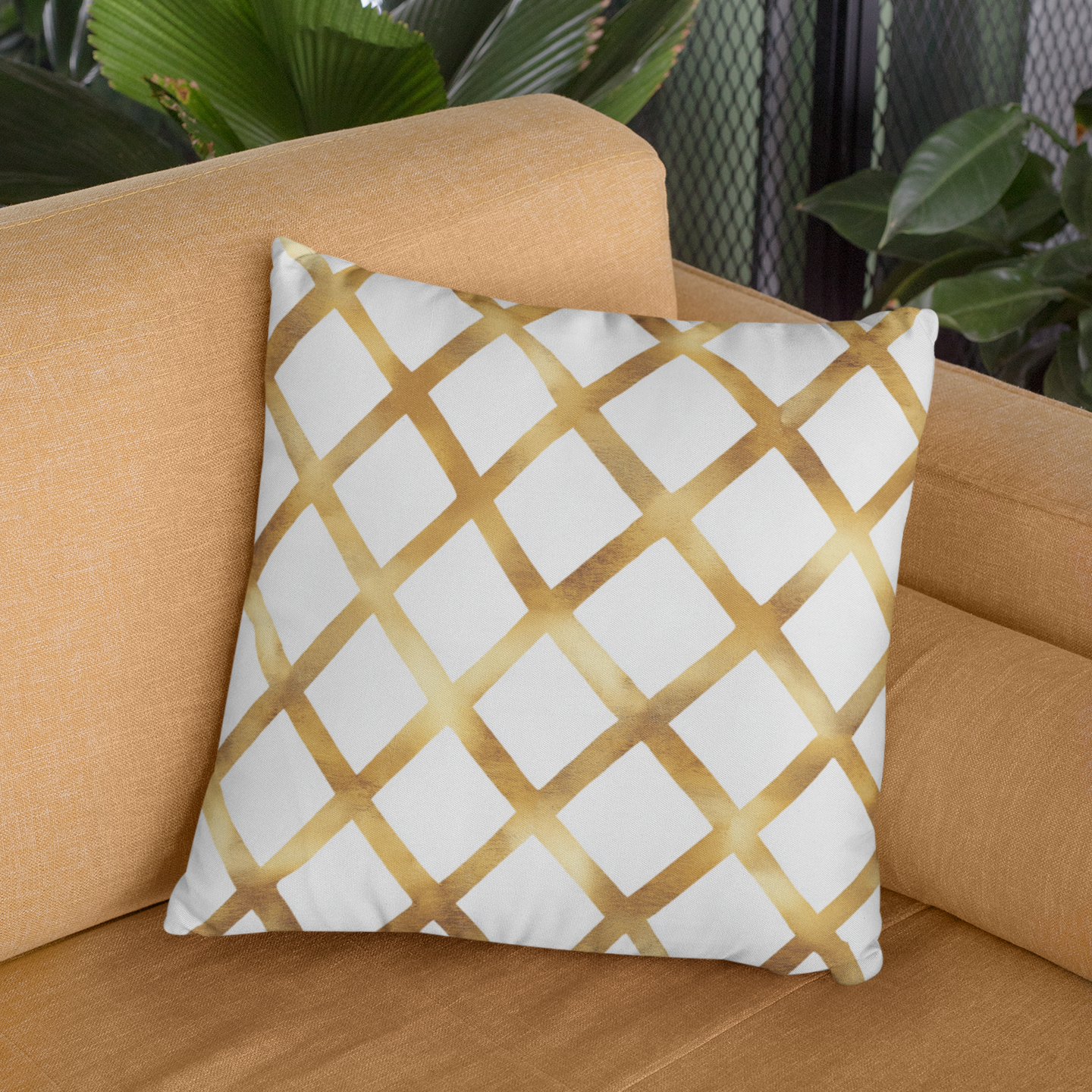 Chic Geometric Throw Pillow – Modern Accent Cushion with Gold Pattern