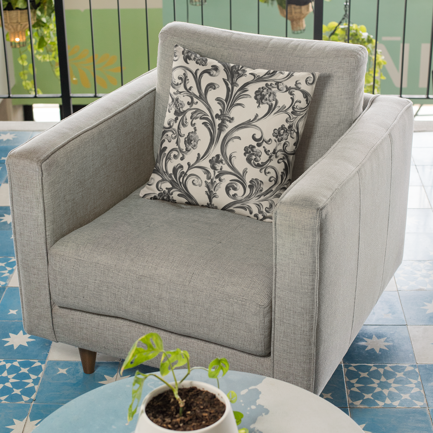 Vintage Floral Throw Pillow – Elegant Accent Cushion for Home Decor