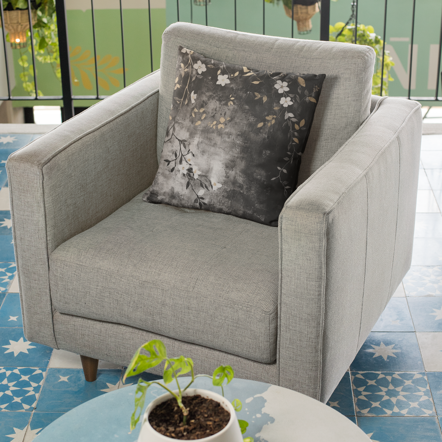 Floral Accent Throw Pillow – Modern Decorative Cushion for Home