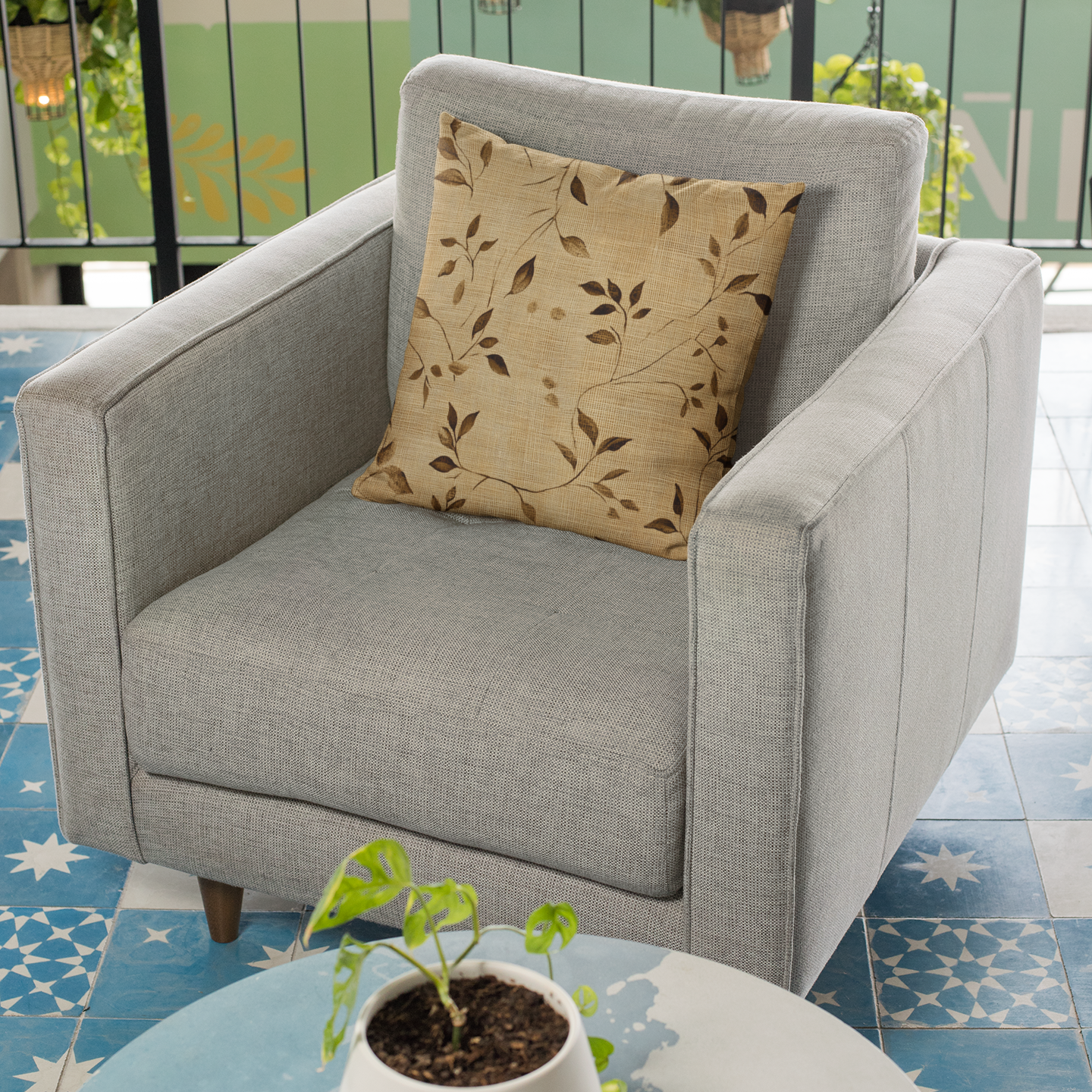 Elegant Floral Throw Pillow – Nature-Inspired Square Accent Cushion