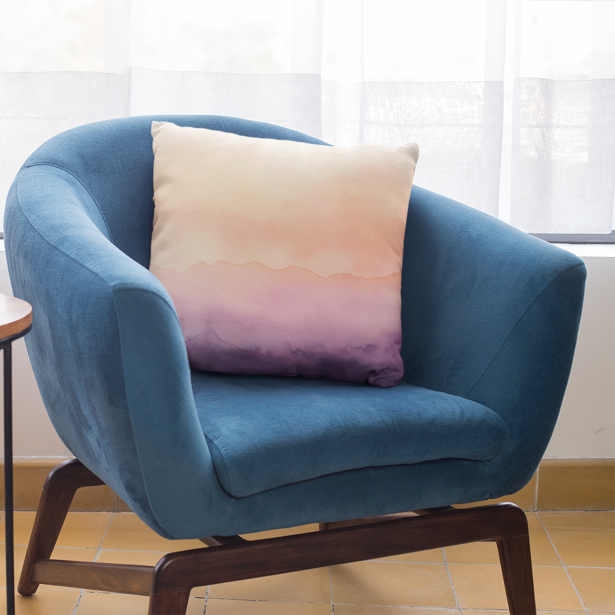 Serene Ombre Throw Pillow – Gradient Accent Cushion for Home